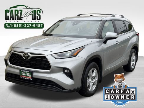 Used 2023 Toyota Highlander LE AWD/4WD image 1
