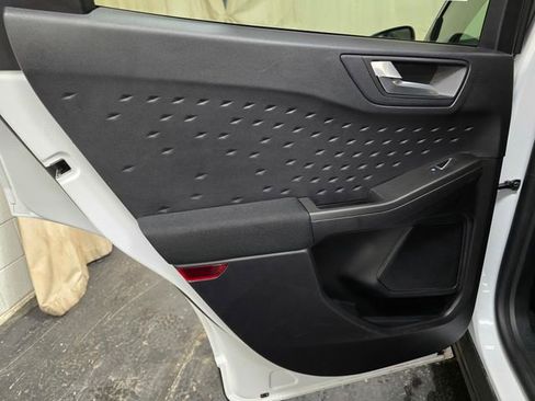 Used 2020 Ford Escape SE image 24