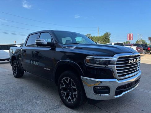 Used 2025 RAM 1500 Laramie AWD/4WD image 6