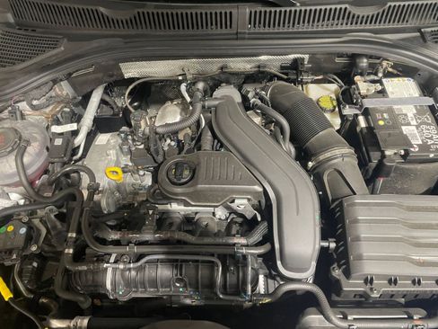 Used 2025 Volkswagen Jetta SE image 33