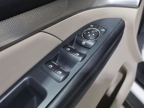 Used 2019 Ford Explorer XLT w/ Equipment Group 202A AWD/4WD image 13