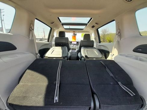 Used 2023 Chrysler Pacifica Limited FWD image 57