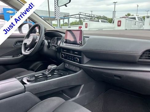 Used 2023 Nissan Rogue S AWD/4WD image 31