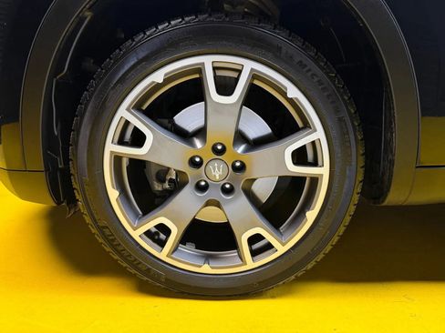 Used 2018 Maserati Levante image 7