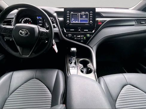 Certified 2022 Toyota Camry SE image 8