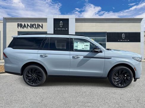 New 2025 Lincoln Navigator Reserve w/ Jet Appearance Package AWD/4WD image 8