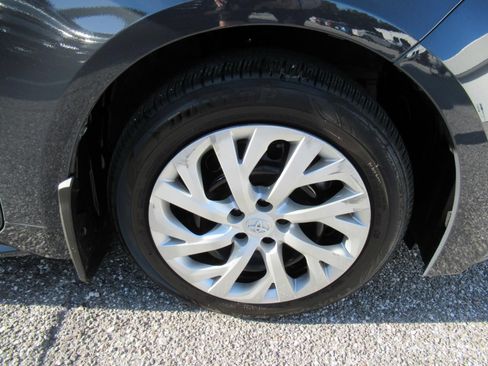 Used 2025 Toyota Corolla LE FWD image 8