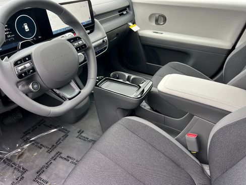 New 2025 Hyundai Ioniq 5 SE image 11