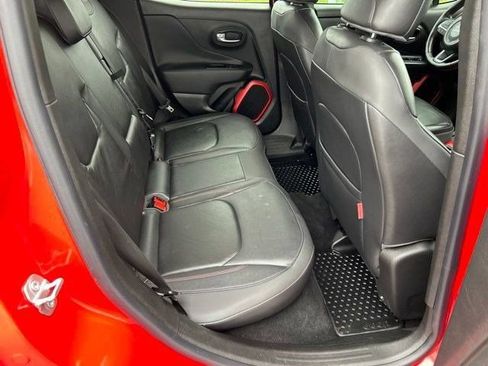 Used 2016 Jeep Renegade Trailhawk w/ Premium Trailhawk Package AWD/4WD image 39