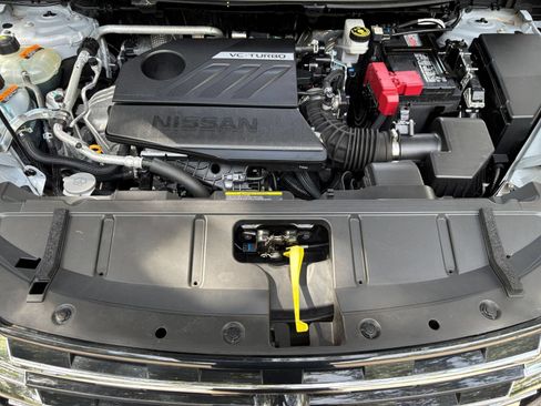 Used 2025 Nissan Rogue SV FWD image 28