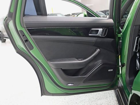 Used 2020 Porsche Panamera image 34