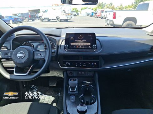 Used 2024 Nissan Rogue S AWD/4WD image 9