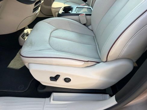Used 2018 Chrysler Pacifica Limited w/ Advanced Safetytec Group FWD image 23