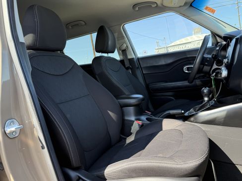 Used 2015 Kia Soul image 17