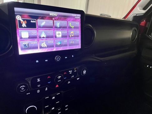 Used 2021 Jeep Gladiator Sport image 16