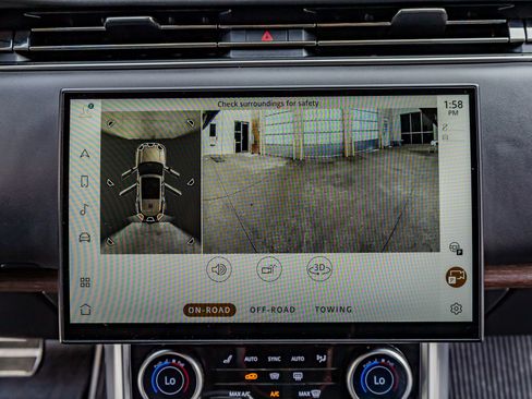 Used 2023 Land Rover Range Rover Long Wheelbase SE image 24