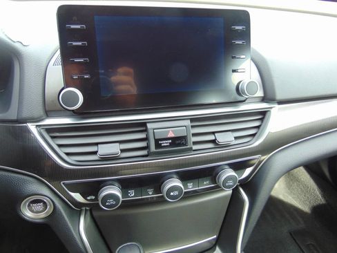 Used 2018 Honda Accord Sport image 19
