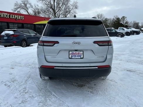 Used 2023 Jeep Grand Cherokee L Laredo image 4