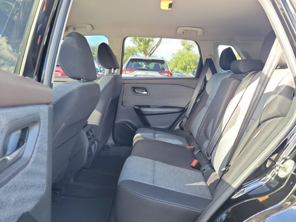 Used 2021 Nissan Rogue SV FWD image 15