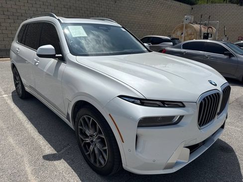 Certified 2025 BMW X7 xDrive40i w/ Executive Package AWD/4WD image 3