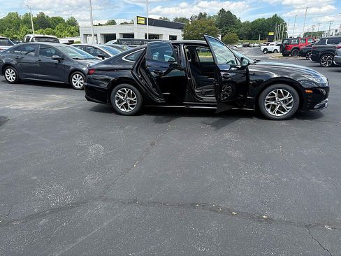 Used 2023 Hyundai Sonata SEL FWD image 12