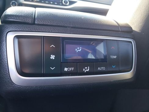 Used 2019 Toyota Highlander XLE image 13