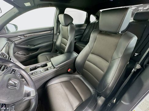 Used 2018 Honda Accord Sport image 13