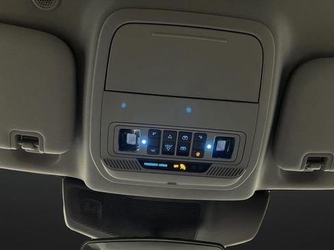 Used 2022 Ford Explorer XLT image 27