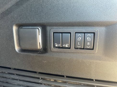 Used 2025 GMC Yukon Denali w/ Denali Reserve Package image 52