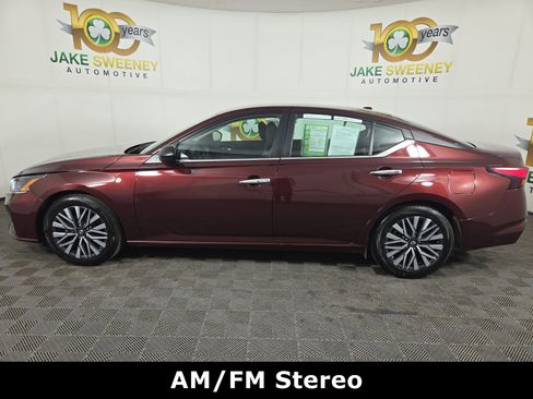 Used 2024 Nissan Altima 2.5 SV FWD image 4