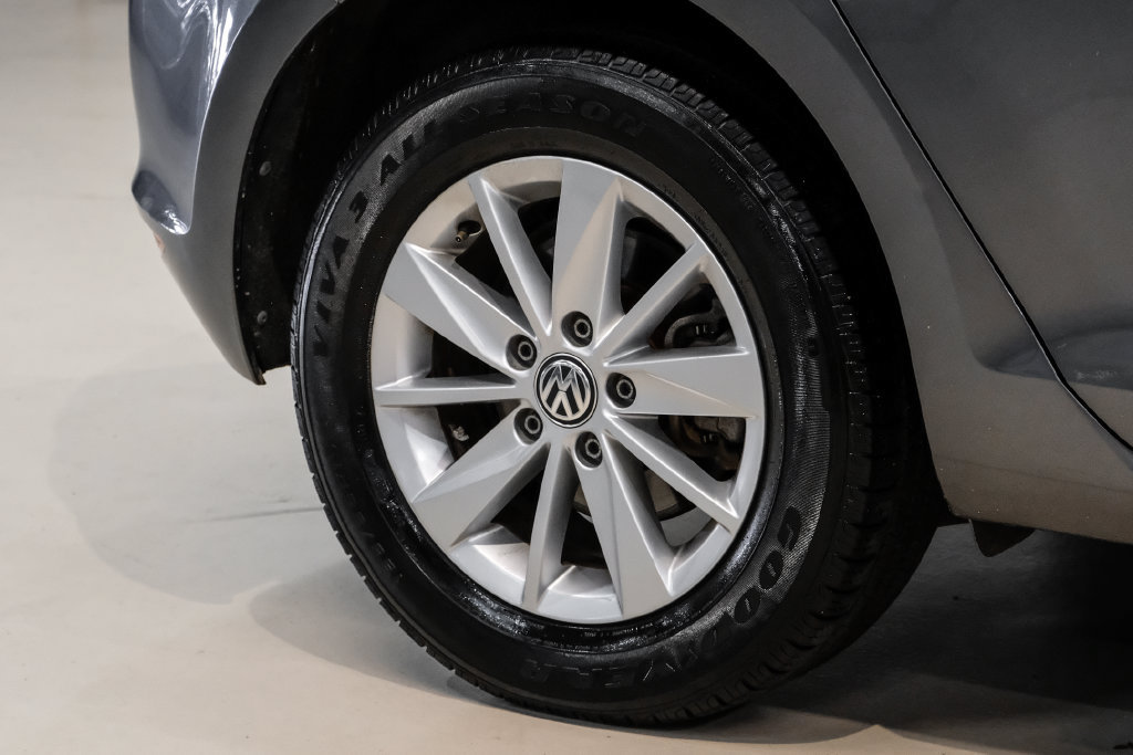 Used 2015 Volkswagen Golf S FWD image 53