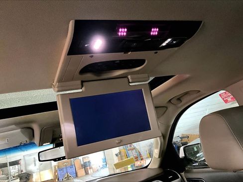 Used 2018 Chevrolet Tahoe LT w/ LT Signature Package image 32