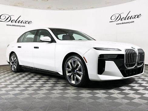 Used 2023 BMW i7 xDrive60 w/ Executive Package 2 AWD/4WD image 1