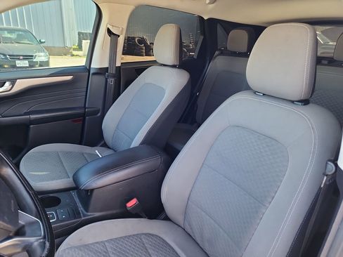 Used 2021 Ford Escape SE image 11