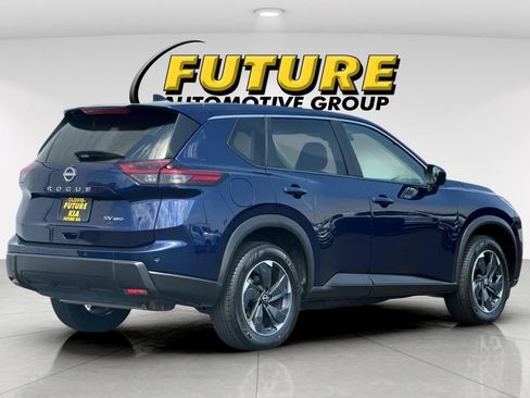 Used 2024 Nissan Rogue SV AWD/4WD image 4