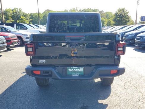 New 2025 Jeep Gladiator Sport image 5