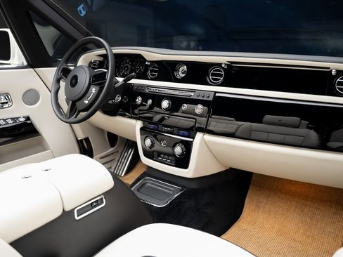 Used 2013 Rolls-Royce Phantom Drophead Coupe image 60