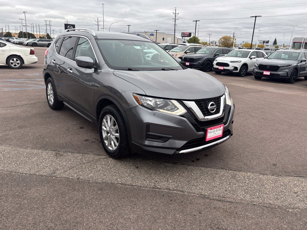 Used 2017 Nissan Rogue SV AWD/4WD image 3