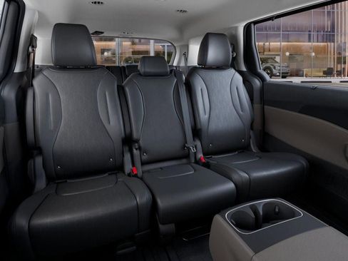 New 2026 Kia Carnival EX FWD image 16