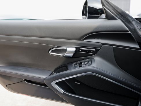 Certified 2016 Porsche 911 Carrera Black Edition image 24