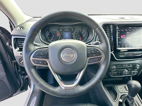 Used 2019 Jeep Cherokee Limited image 11