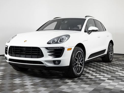 Used 2016 Porsche Macan S w/ Infotainment Package image 2