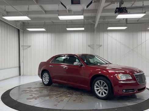 Used 2012 Chrysler 300 Limited RWD image 2