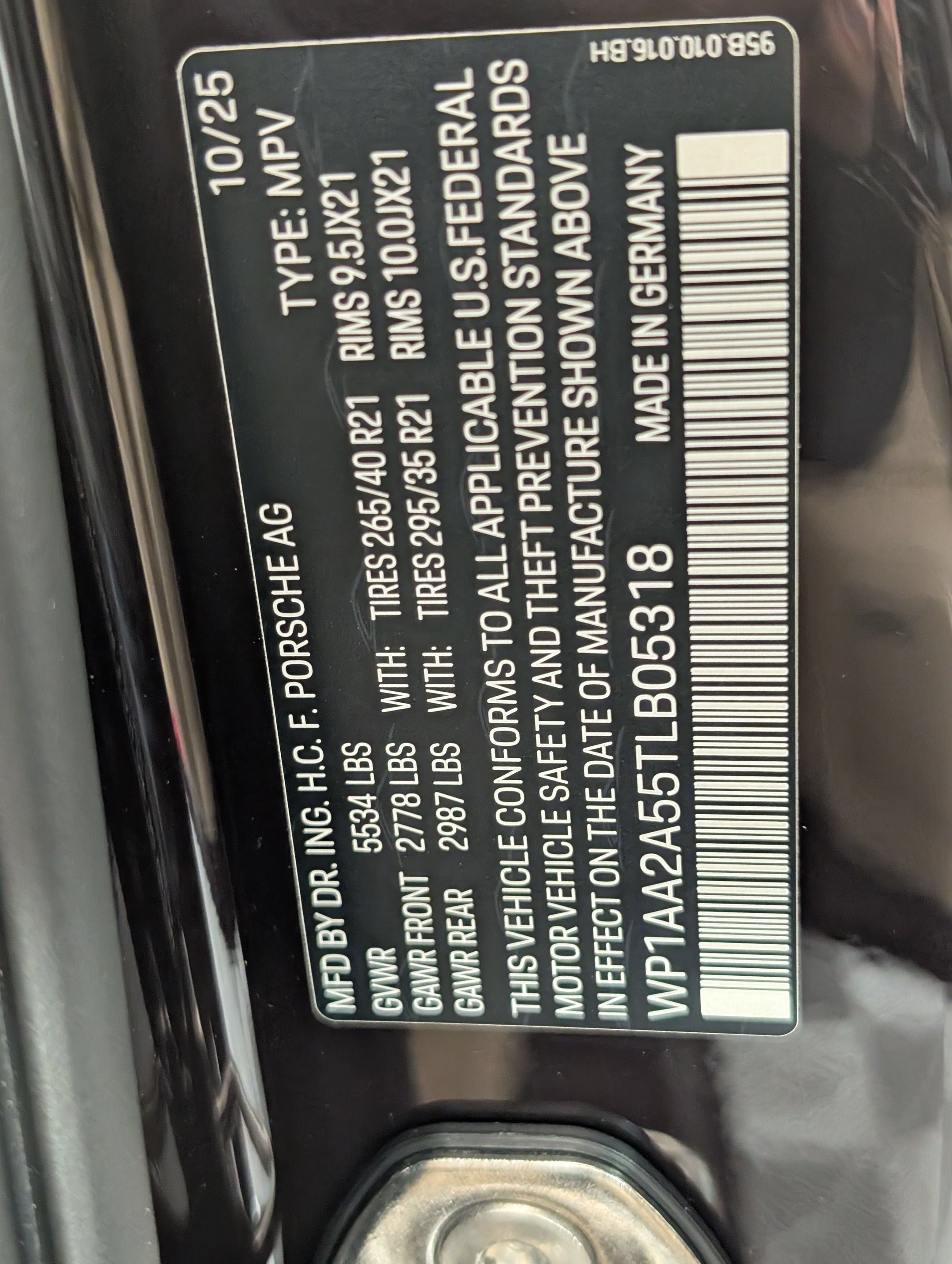 Certified 2026 Porsche Macan AWD/4WD image 28