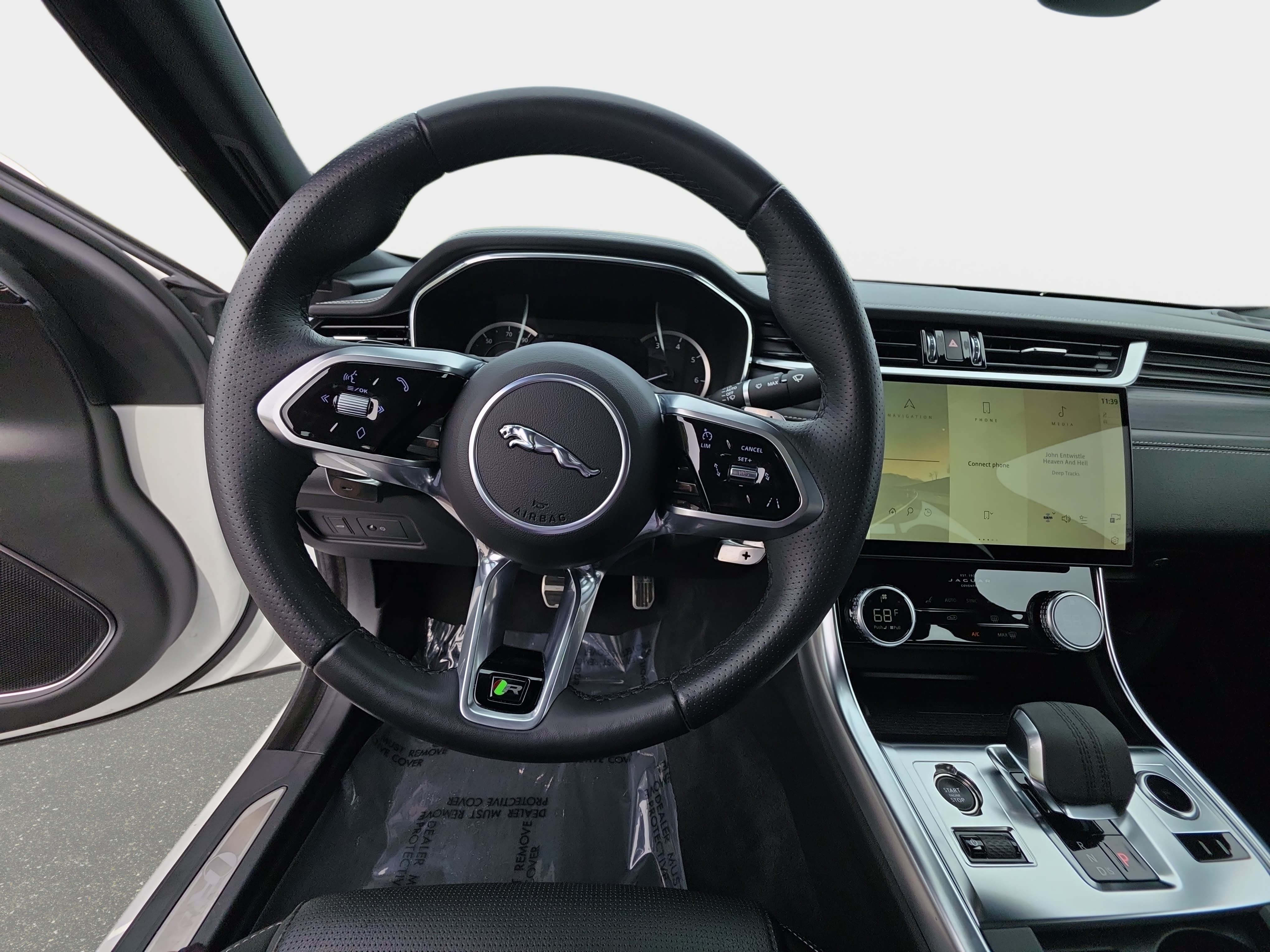 Used 2023 Jaguar XF R-Dynamic SE AWD/4WD image 15