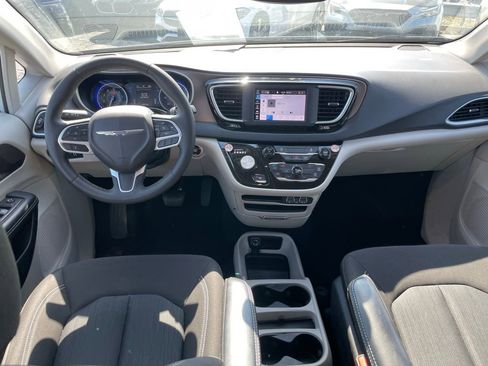 Used 2023 Chrysler Voyager LX FWD image 10