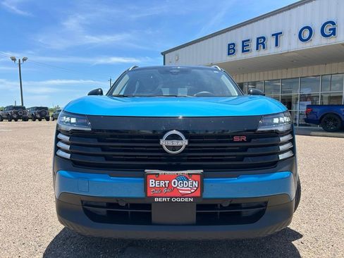 Used 2025 Nissan Kicks SR FWD image 2