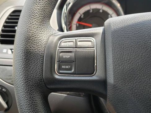 Used 2018 Dodge Grand Caravan SE w/ UConnect Hands-Free Group FWD image 18