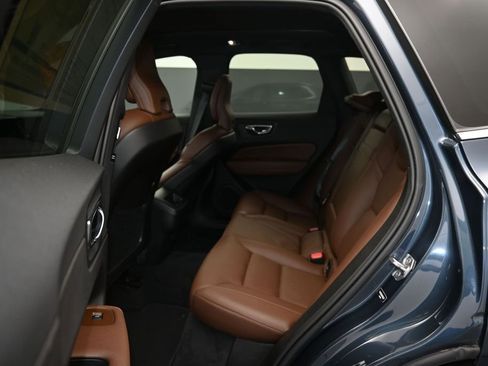 Used 2021 Volvo XC60 T5 Momentum w/ Protection Package Premier FWD image 15