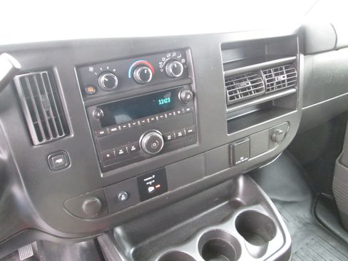 Used 2017 Chevrolet Express 2500 image 10